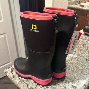 Women’s mud/rainboots. Size 8
